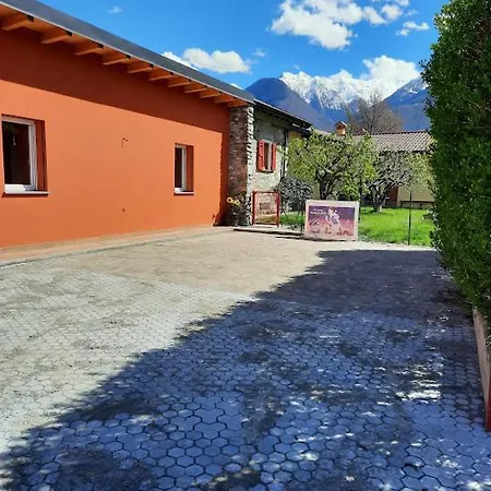 La Casetta Di Biancaneve Valtellina E Di Ferienhaus